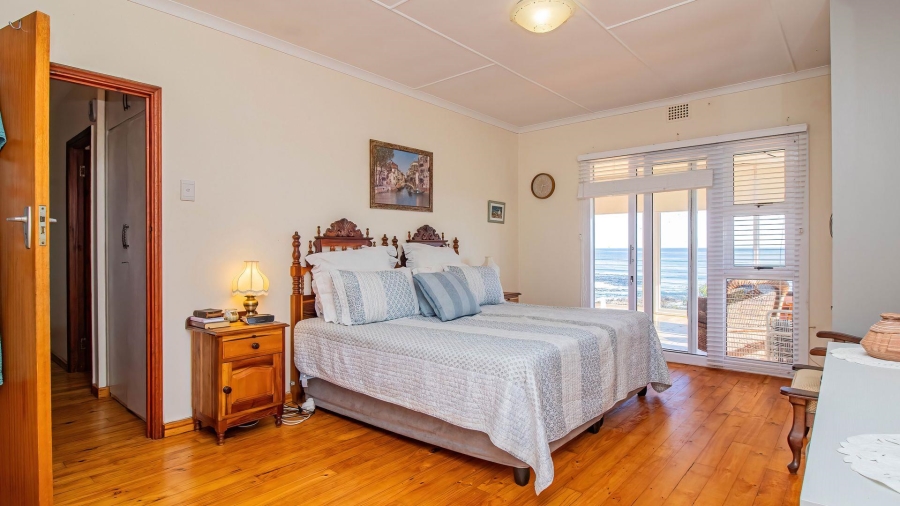 4 Bedroom Property for Sale in Perlemoenbaai Western Cape